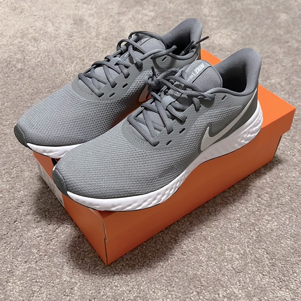 NWT Nike Revolution 5 Running Shoes